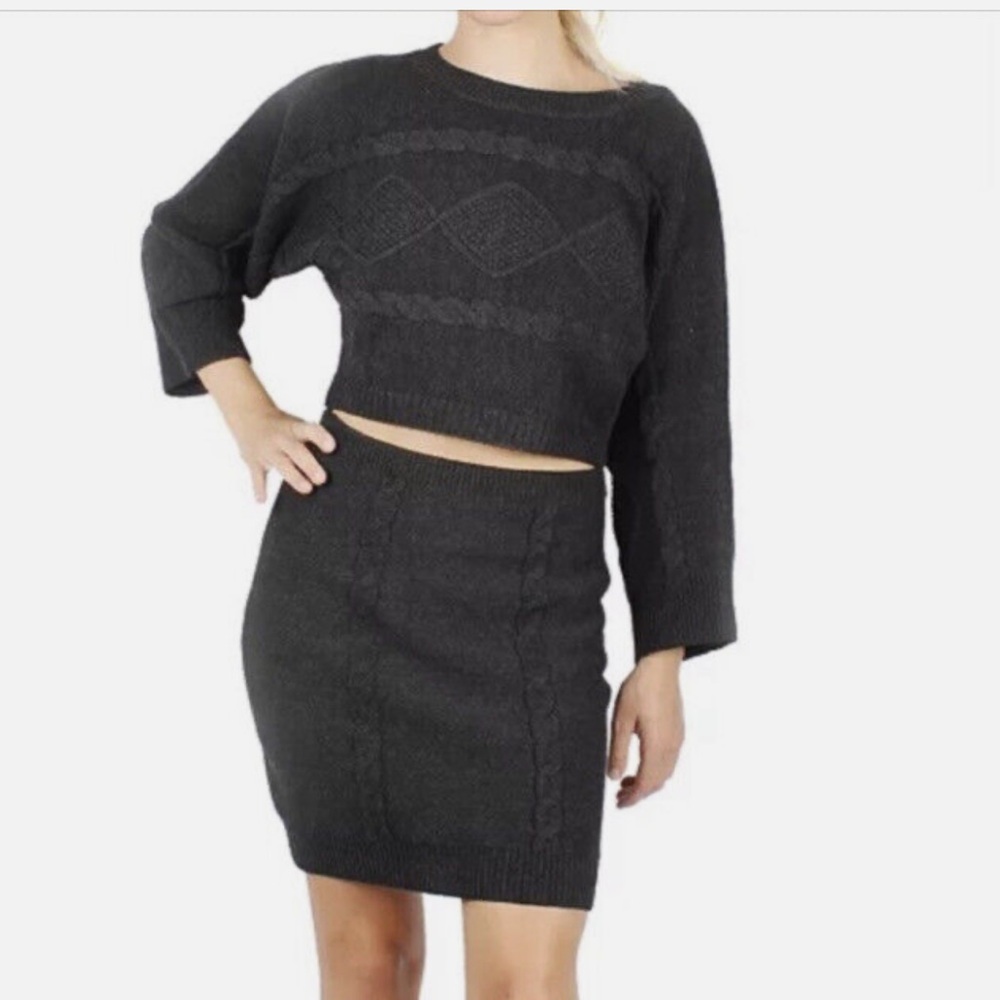 New w tags - grey 2pc set